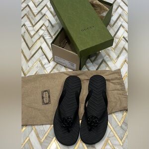 Womens Gucci sandals size 39